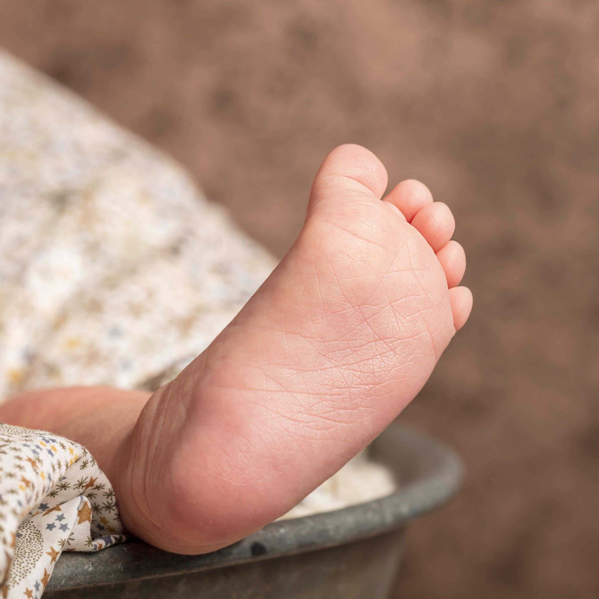 Portrait nouveau-né doux — studio Deux-Quatre, Guebwiller Portrait nouveau-né doux — studio Deux-Quatre, Guebwiller