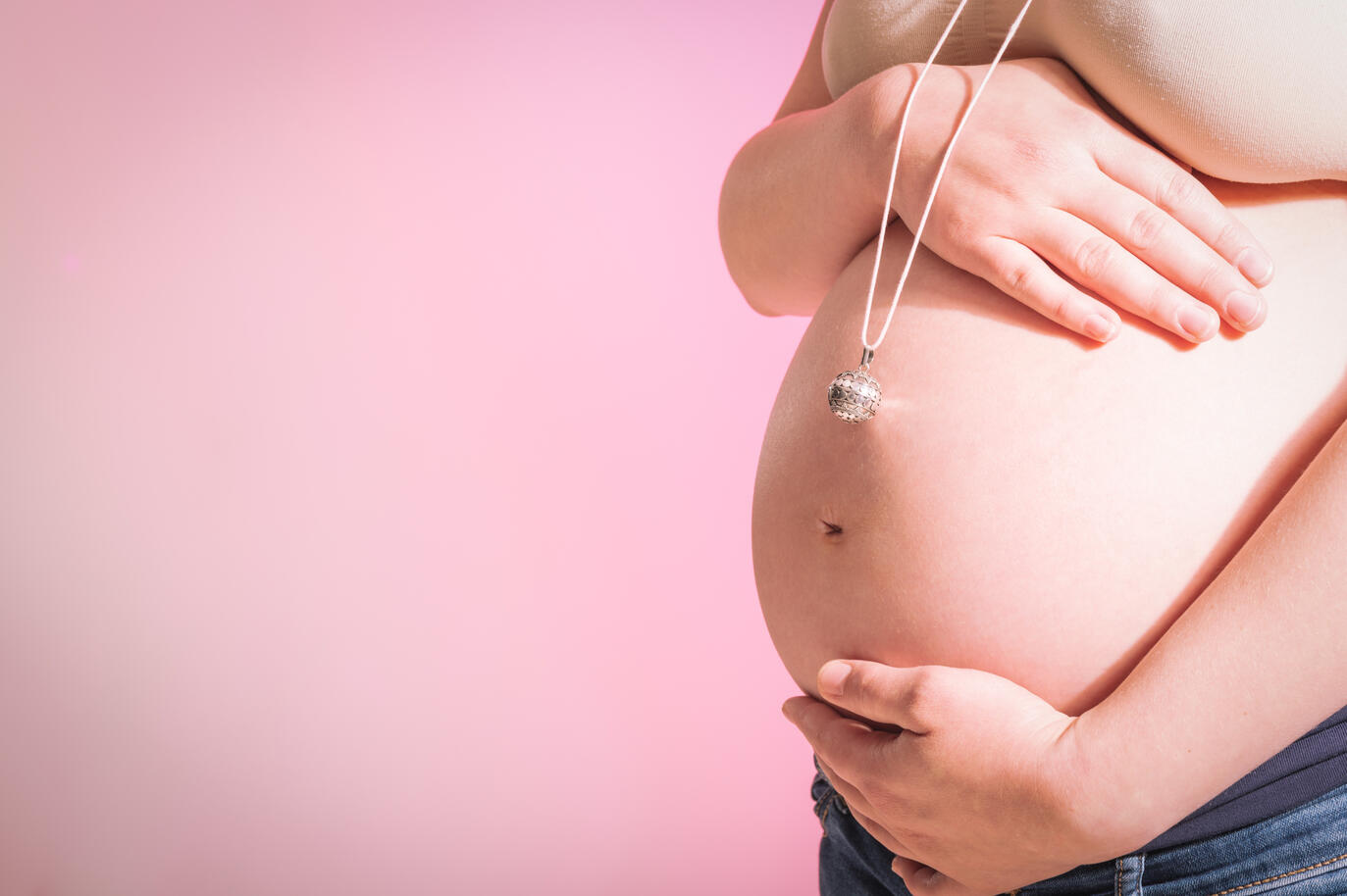 Portrait femme enceinte — studio Deux-Quatre, Guebwiller Portrait femme enceinte — studio Deux-Quatre, Guebwiller